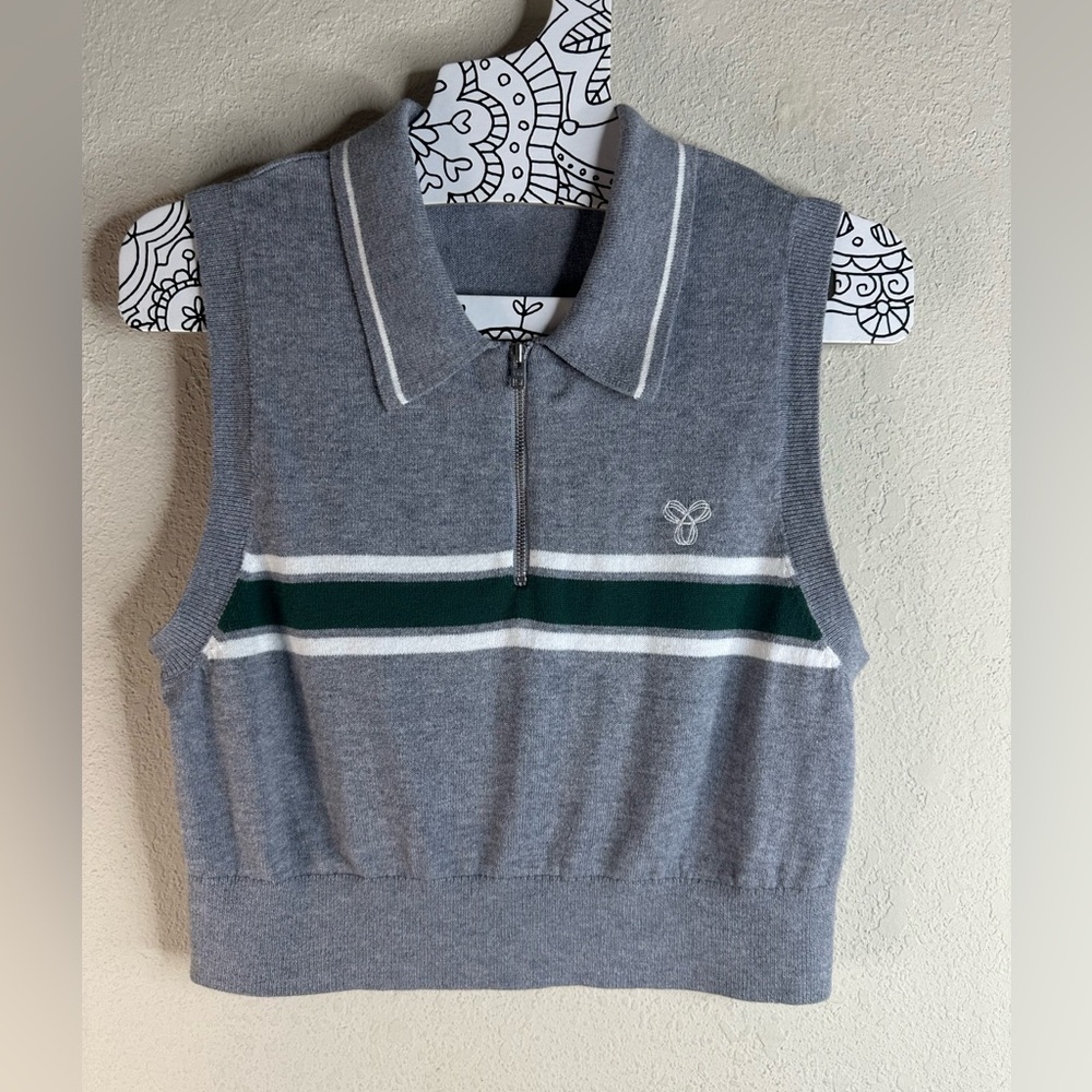 Aritzia TNA Zipped Grey and green crop Sweater top Size medium